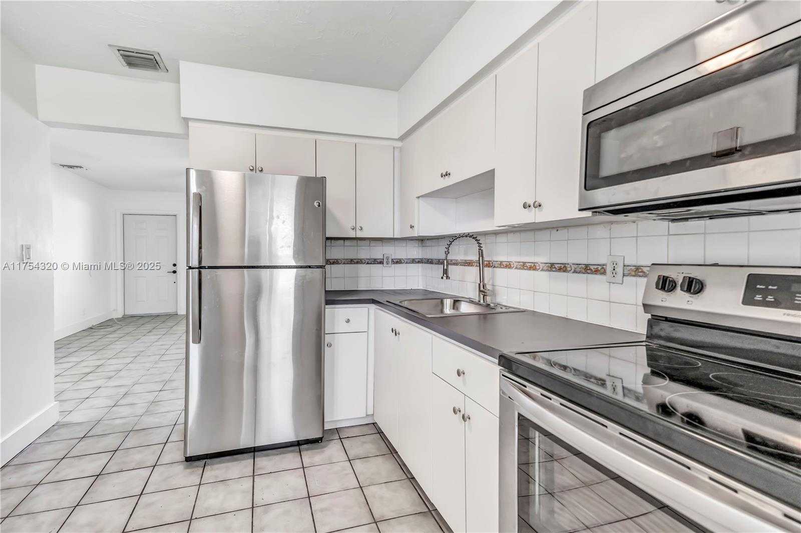 Small Image of 137 NORTH EAST 1ST CT #2, Dania Beach Number 3