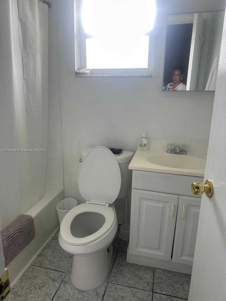 Small Image of 2888, Fort Lauderdale Number 11