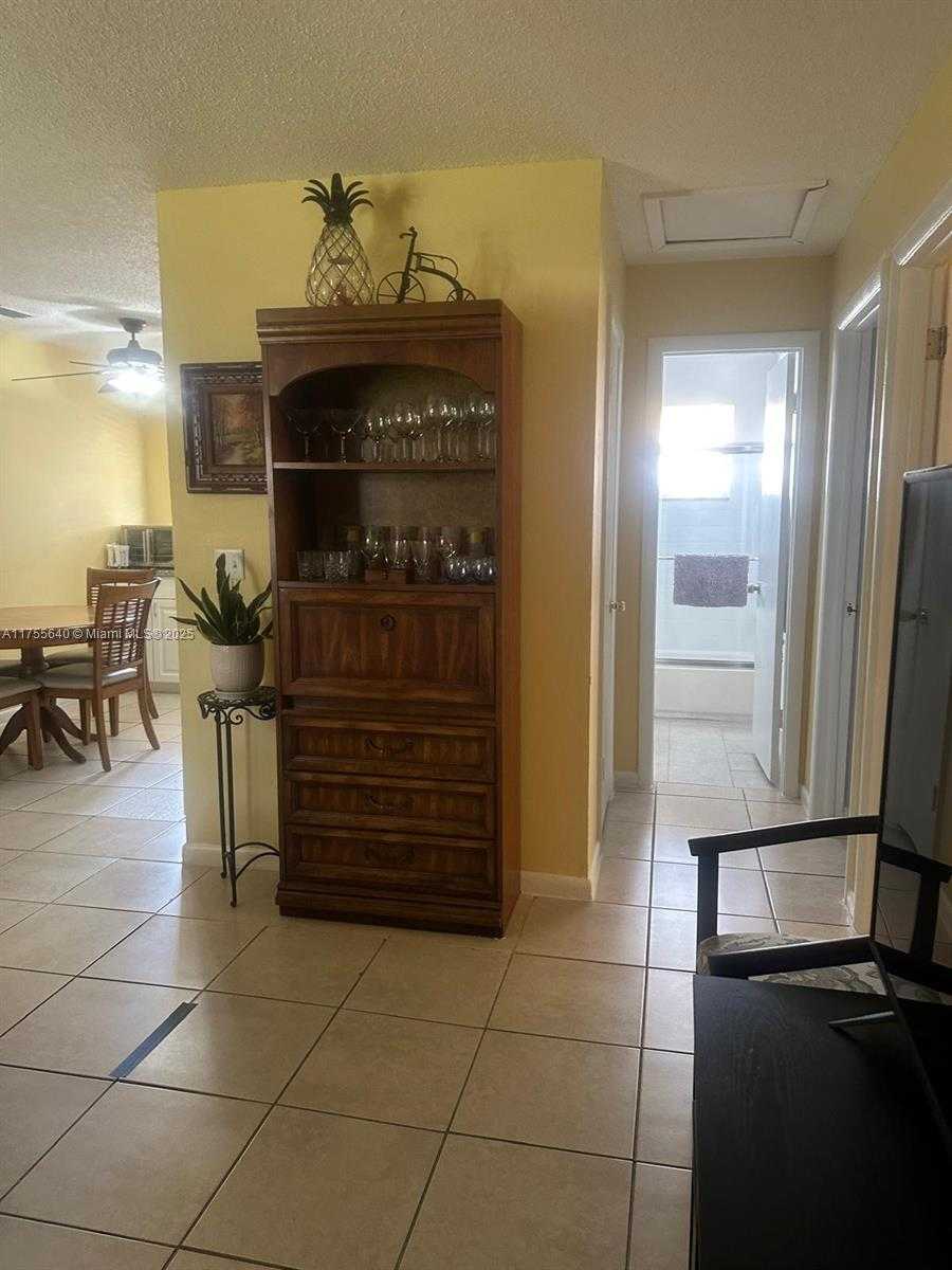 Small Image of 2888, Fort Lauderdale Number 13