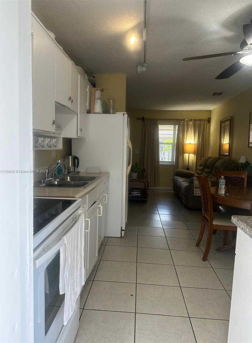Small Image of 2888, Fort Lauderdale Number 15