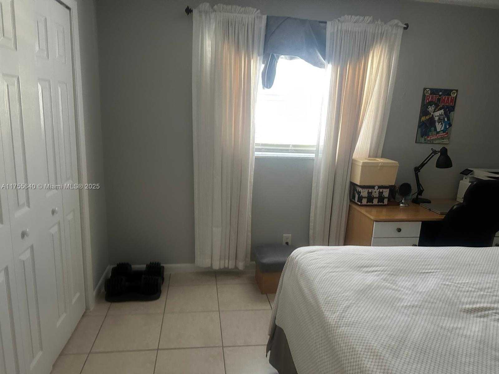 Small Image of 2888, Fort Lauderdale Number 16