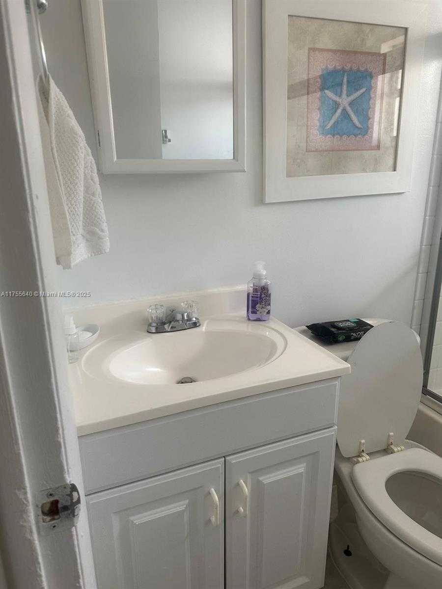 Small Image of 2888, Fort Lauderdale Number 19