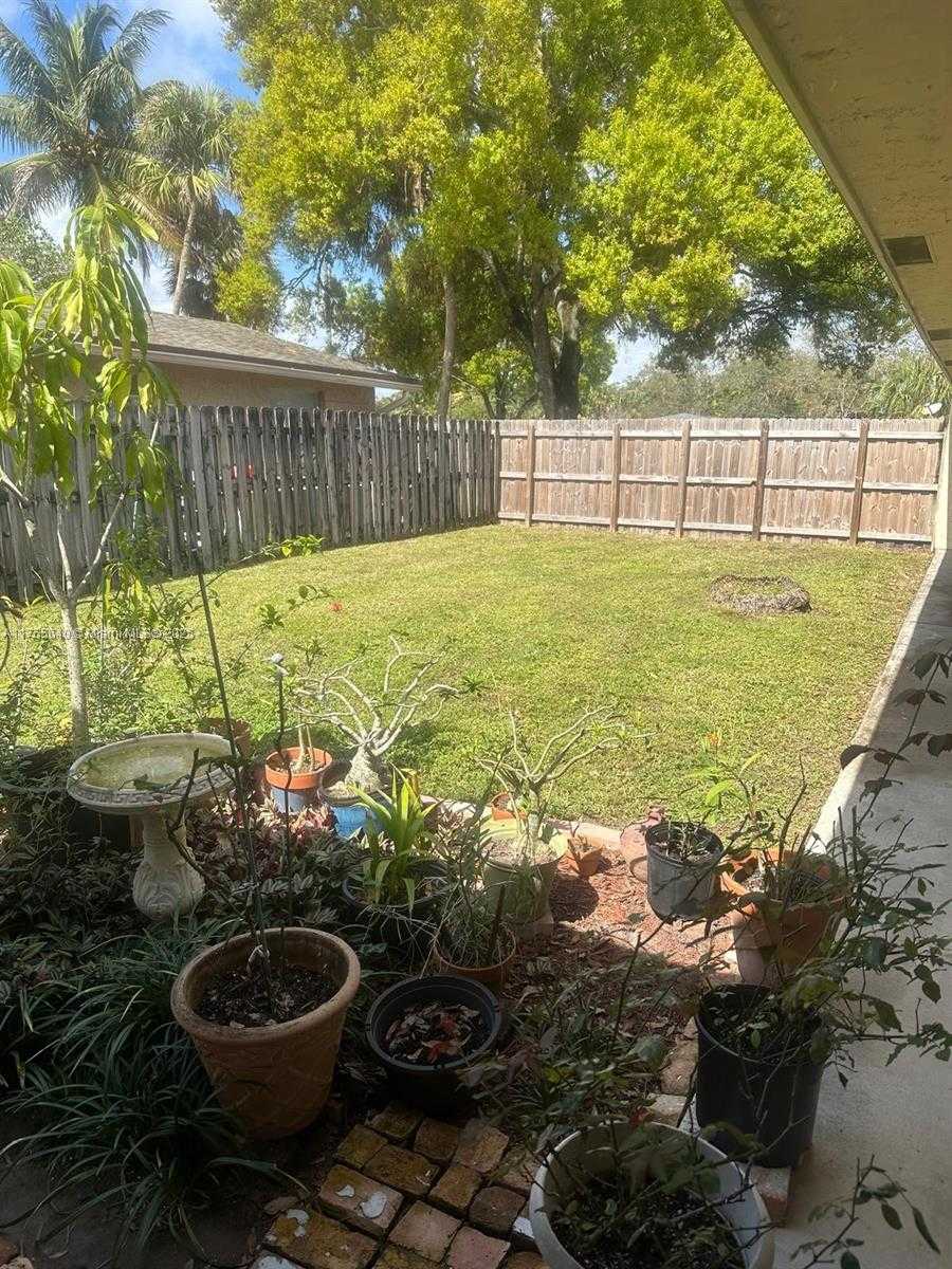Small Image of 2888, Fort Lauderdale Number 4