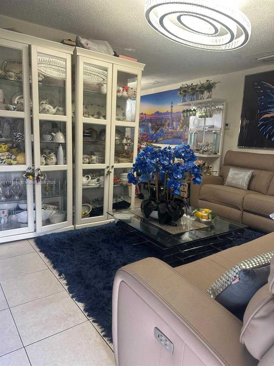 Small Image of 2888, Fort Lauderdale Number 5
