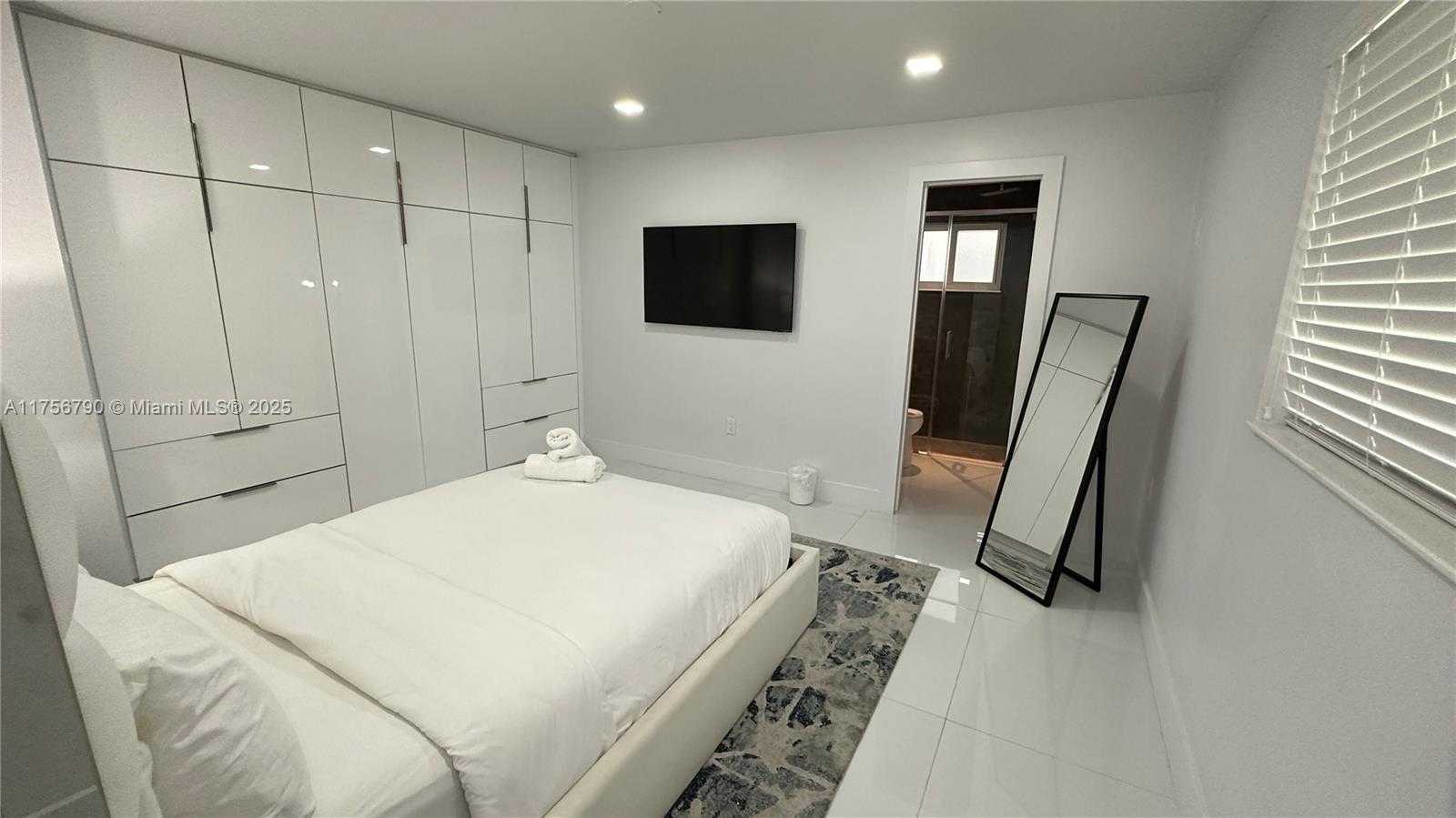 Small Image of 4288 SOUTH WEST 9TH ST, Miami Number 15