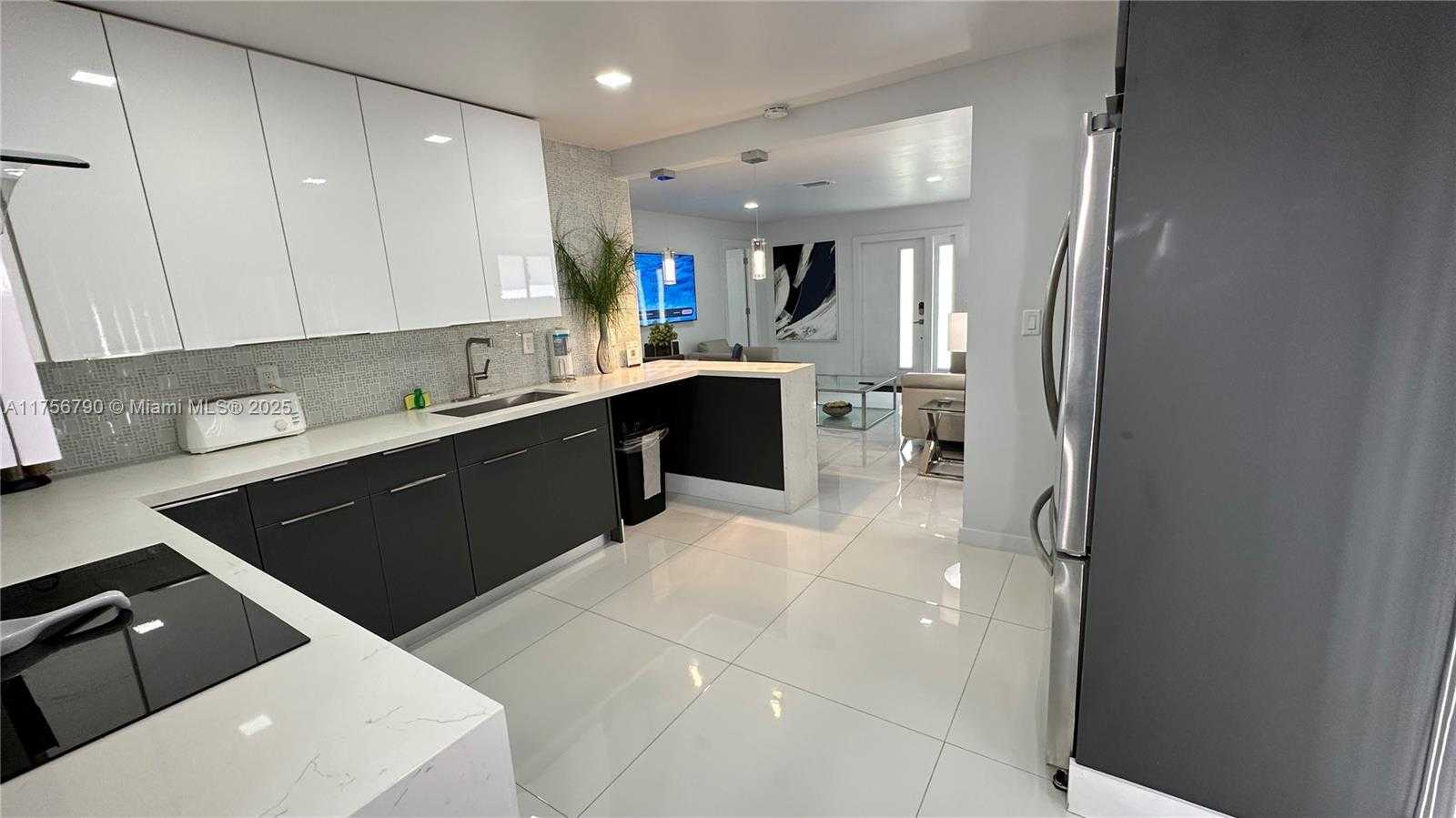 Small Image of 4288 SOUTH WEST 9TH ST, Miami Number 19