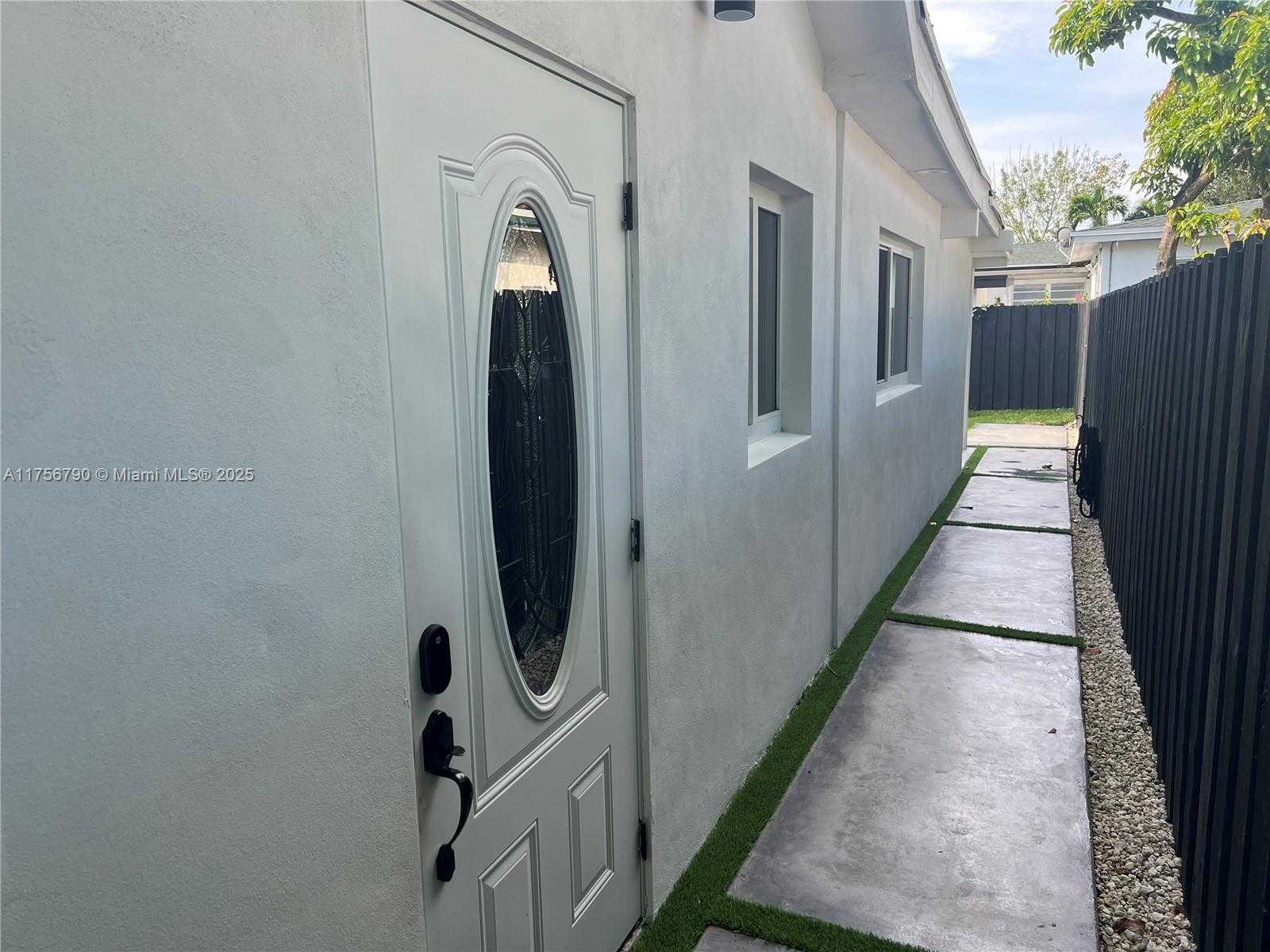 Small Image of 4288 SOUTH WEST 9TH ST, Miami Number 4