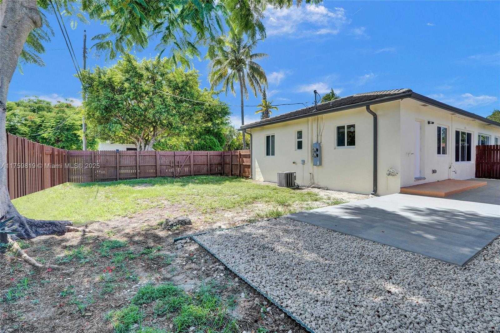 Small Image of 12055 NORTH EAST 9TH AVE #2, Biscayne Park Number 38