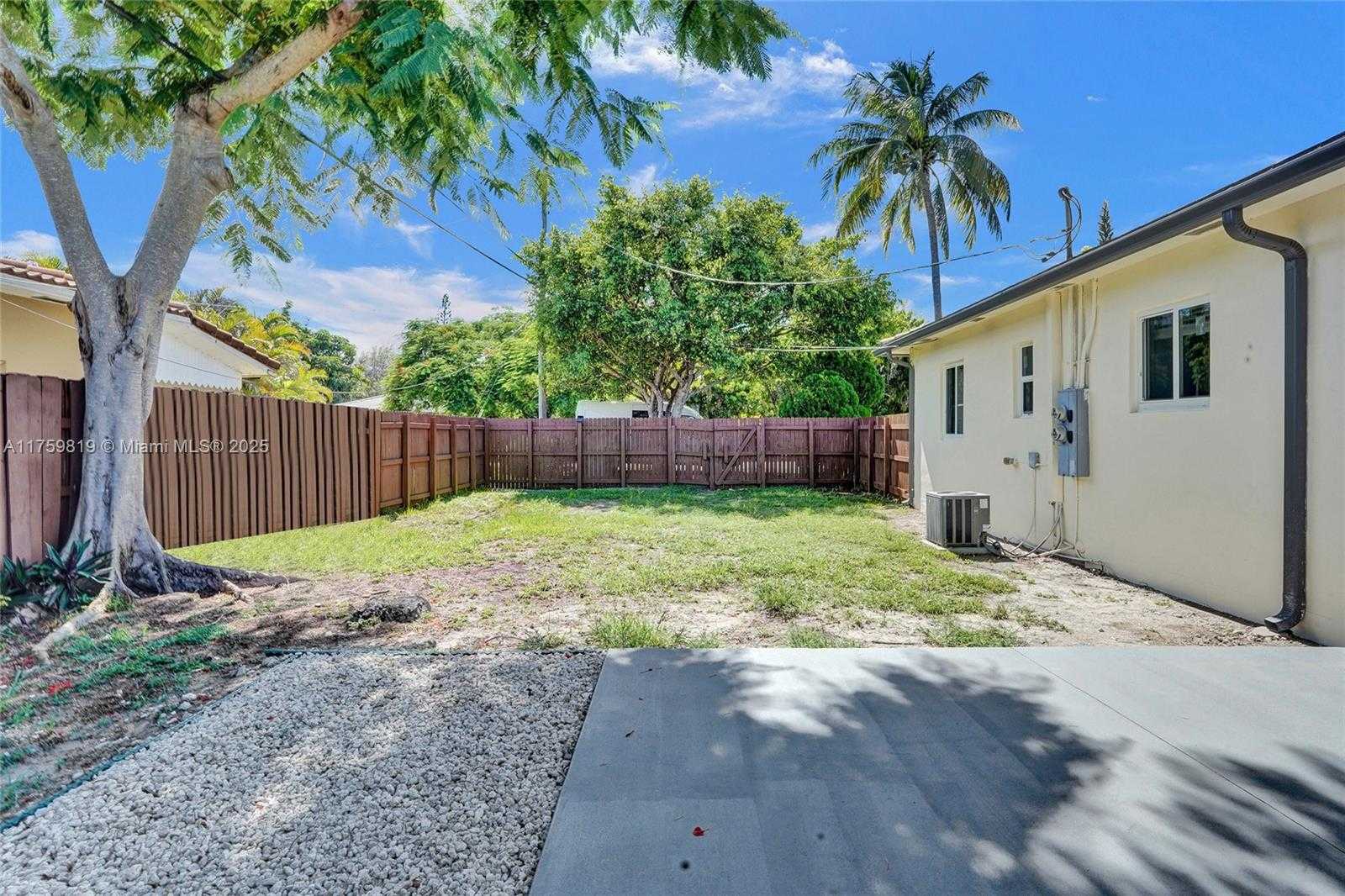 Small Image of 12055 NORTH EAST 9TH AVE #2, Biscayne Park Number 39