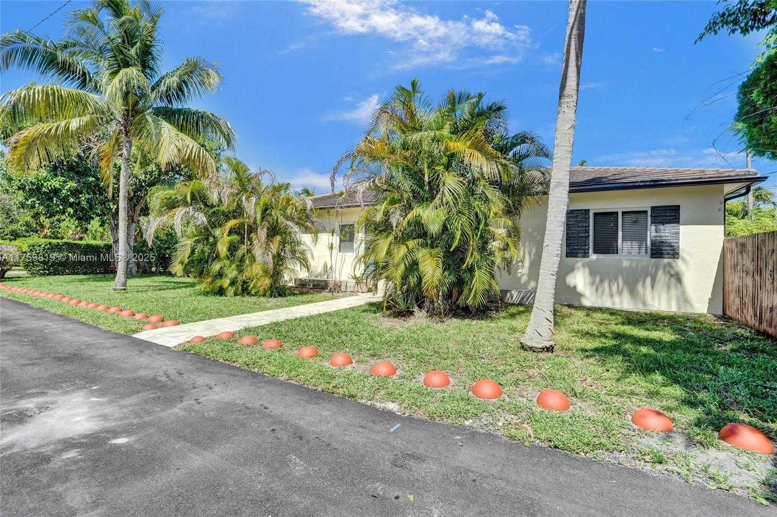 Small Image of 12055 NORTH EAST 9TH AVE #2, Biscayne Park Number 4