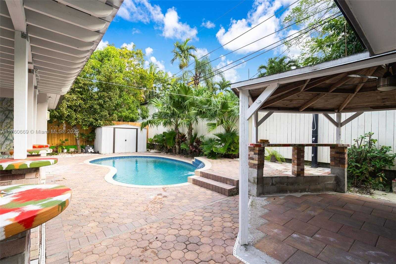 Small Image of 3800 CHARLES TER, Miami Number 16