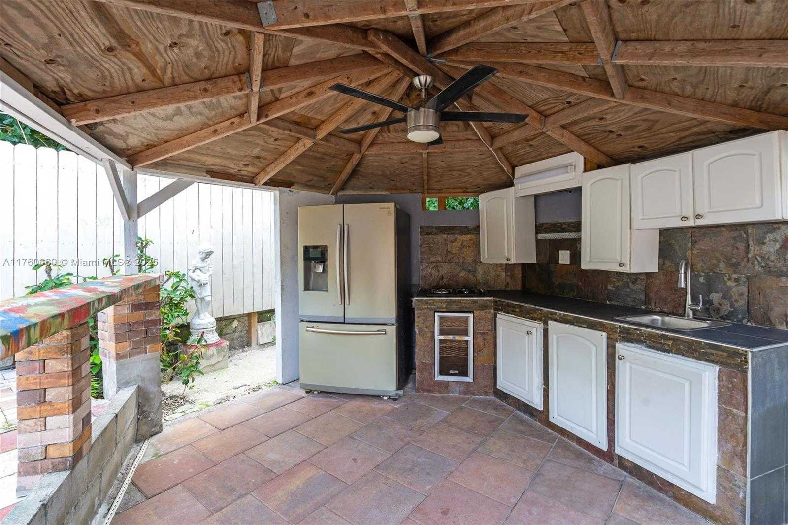 Small Image of 3800 CHARLES TER, Miami Number 17