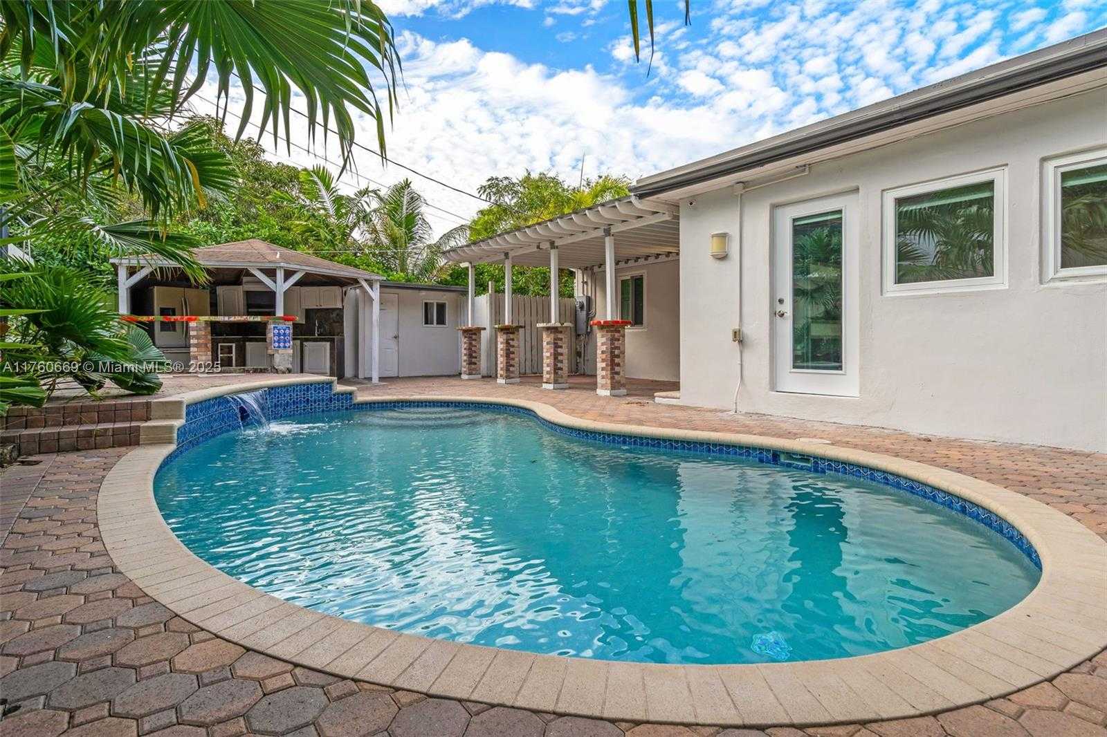 Small Image of 3800 CHARLES TER, Miami Number 18