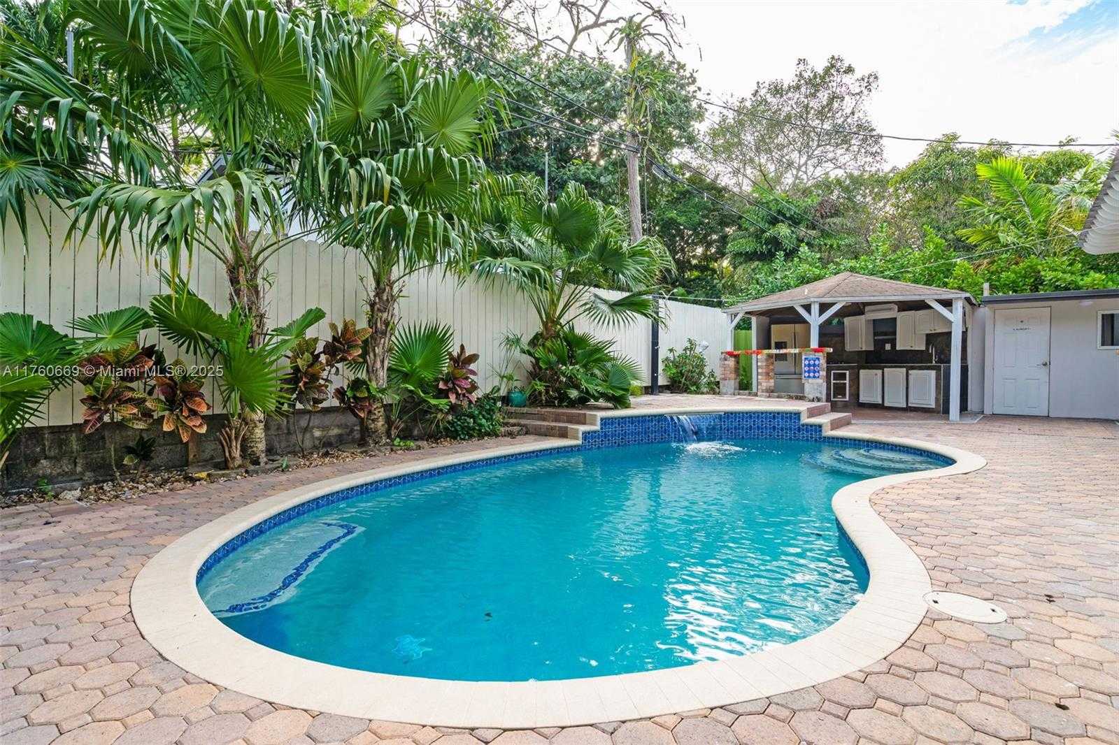 Small Image of 3800 CHARLES TER, Miami Number 19
