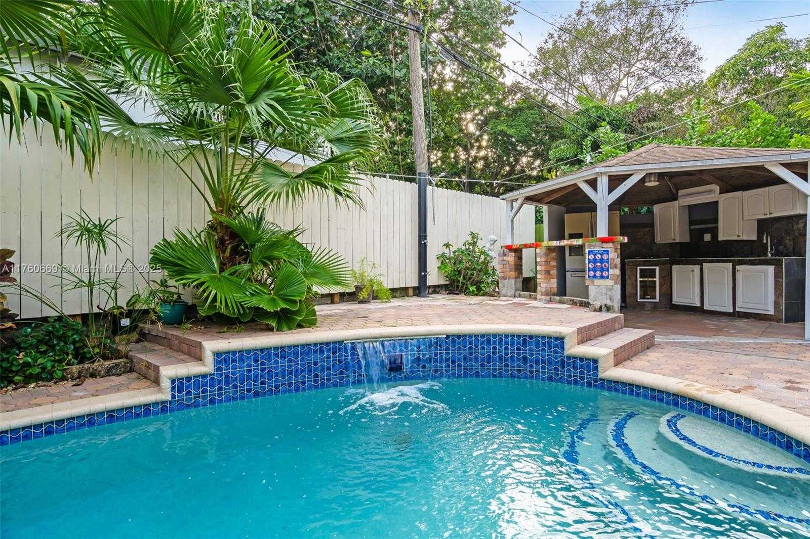 Small Image of 3800 CHARLES TER, Miami Number 20