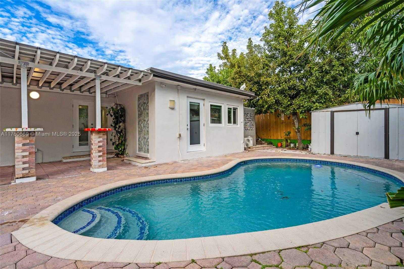 Small Image of 3800 CHARLES TER, Miami Number 21