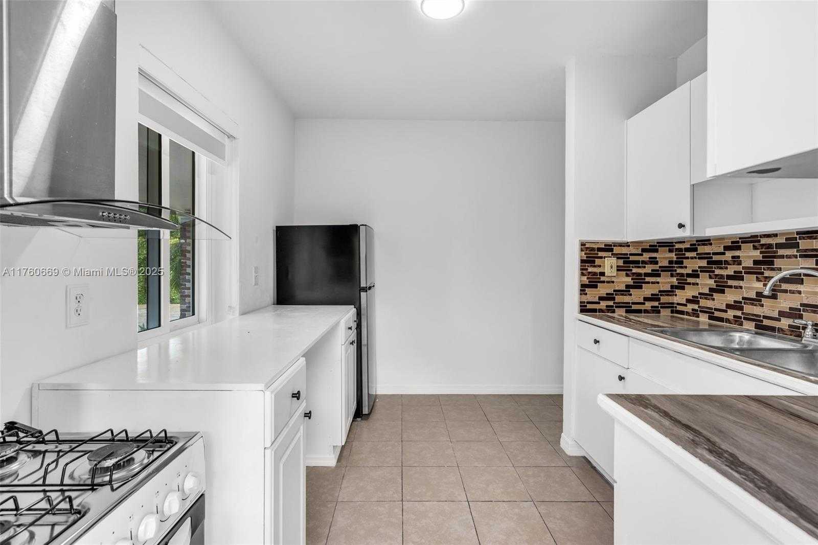 Small Image of 3800 CHARLES TER, Miami Number 24