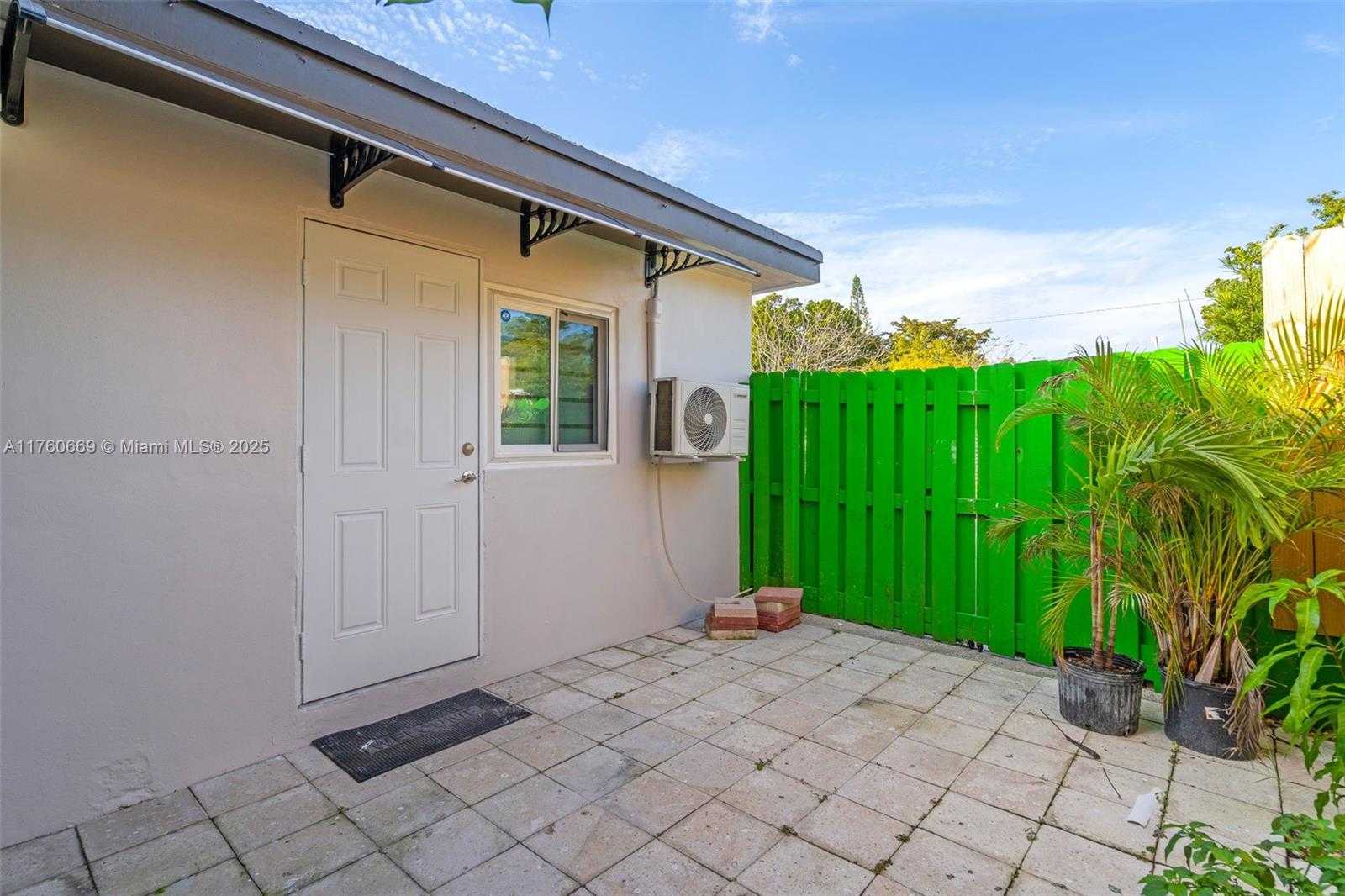 Small Image of 3800 CHARLES TER, Miami Number 29