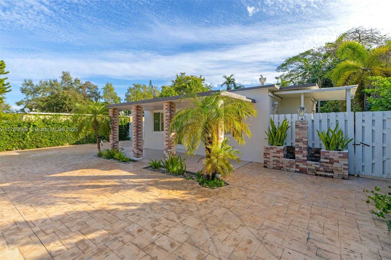 Small Image of 3800 CHARLES TER, Miami Number 3