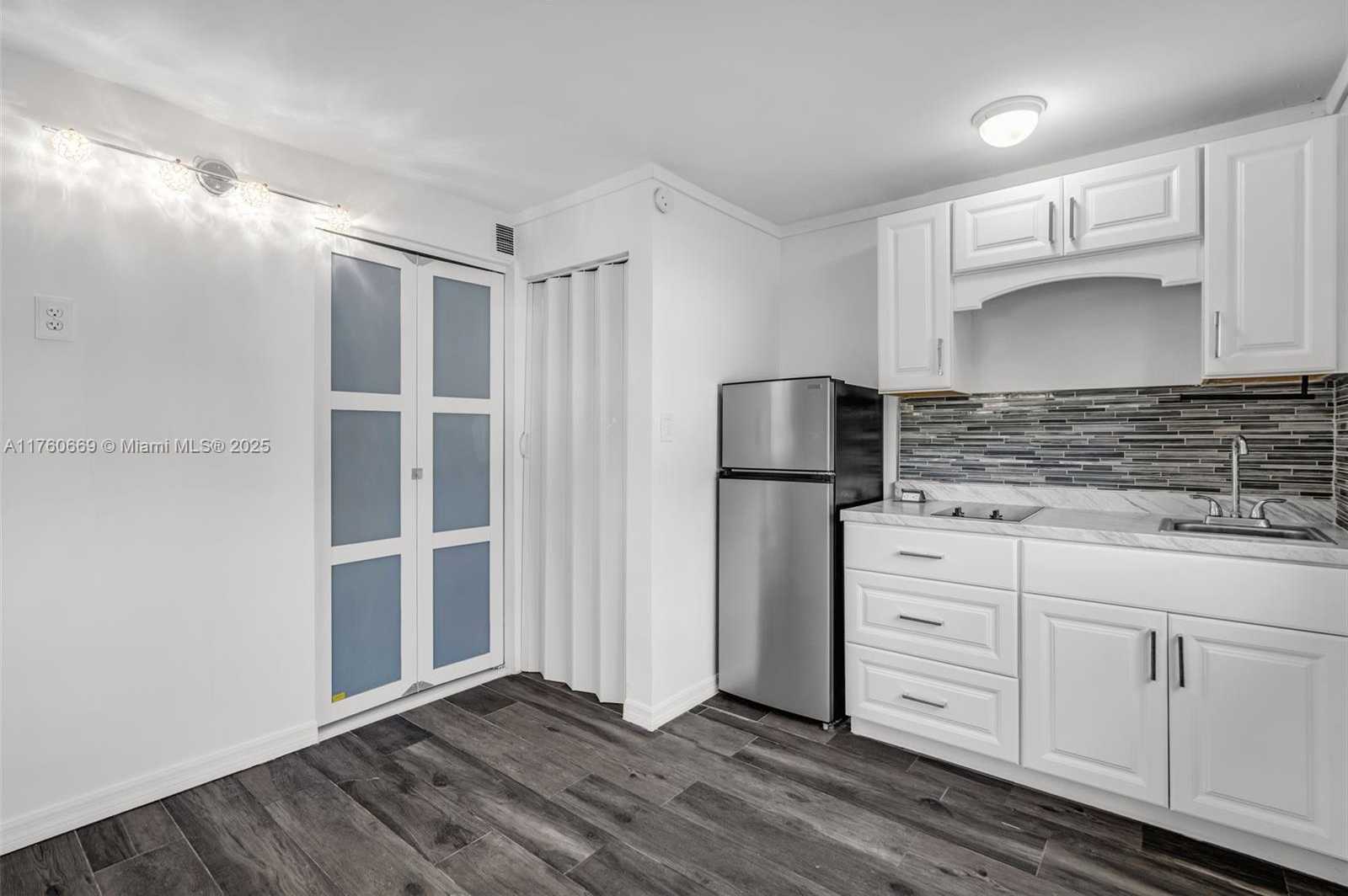 Small Image of 3800 CHARLES TER, Miami Number 31