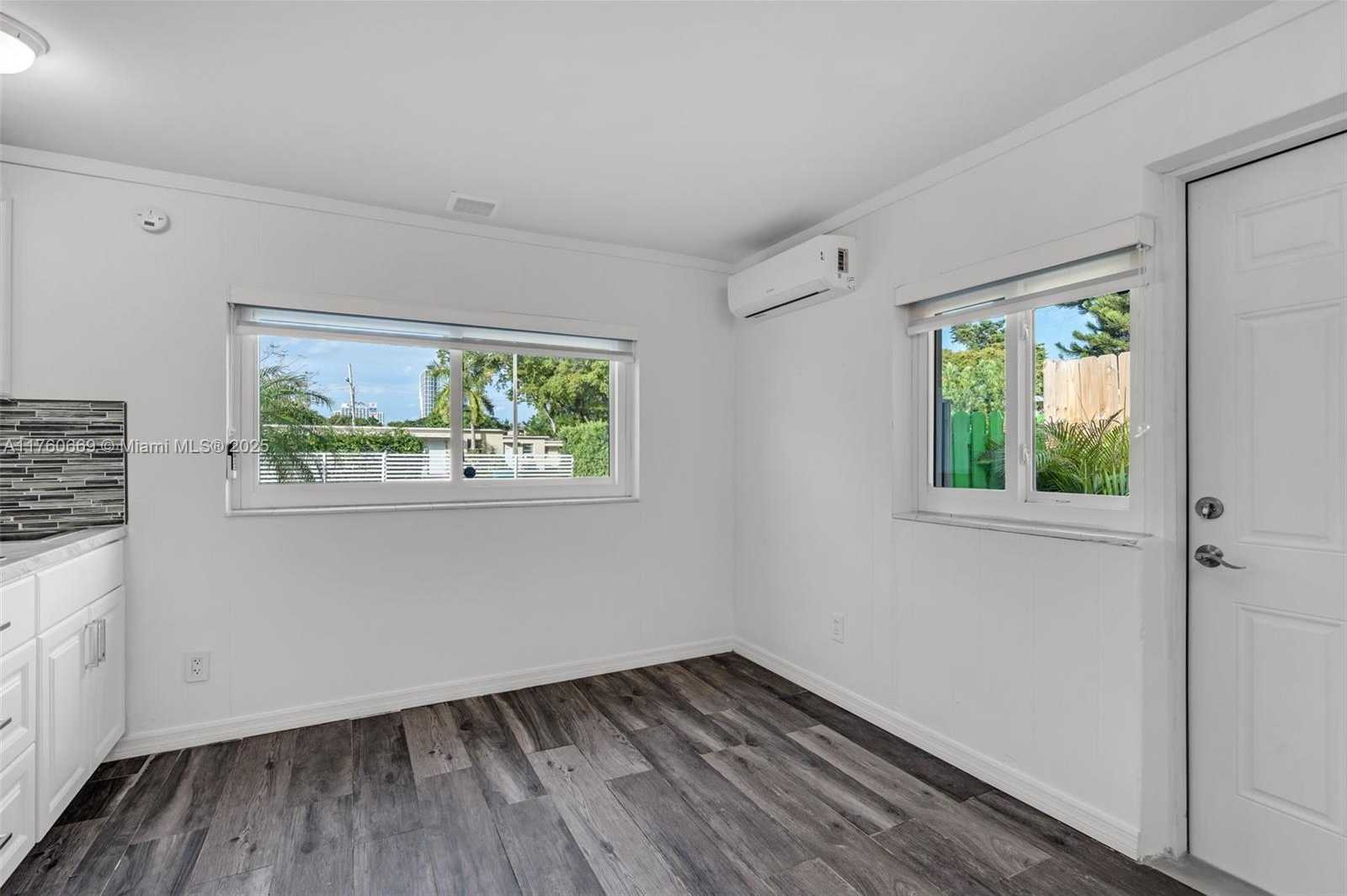 Small Image of 3800 CHARLES TER, Miami Number 33