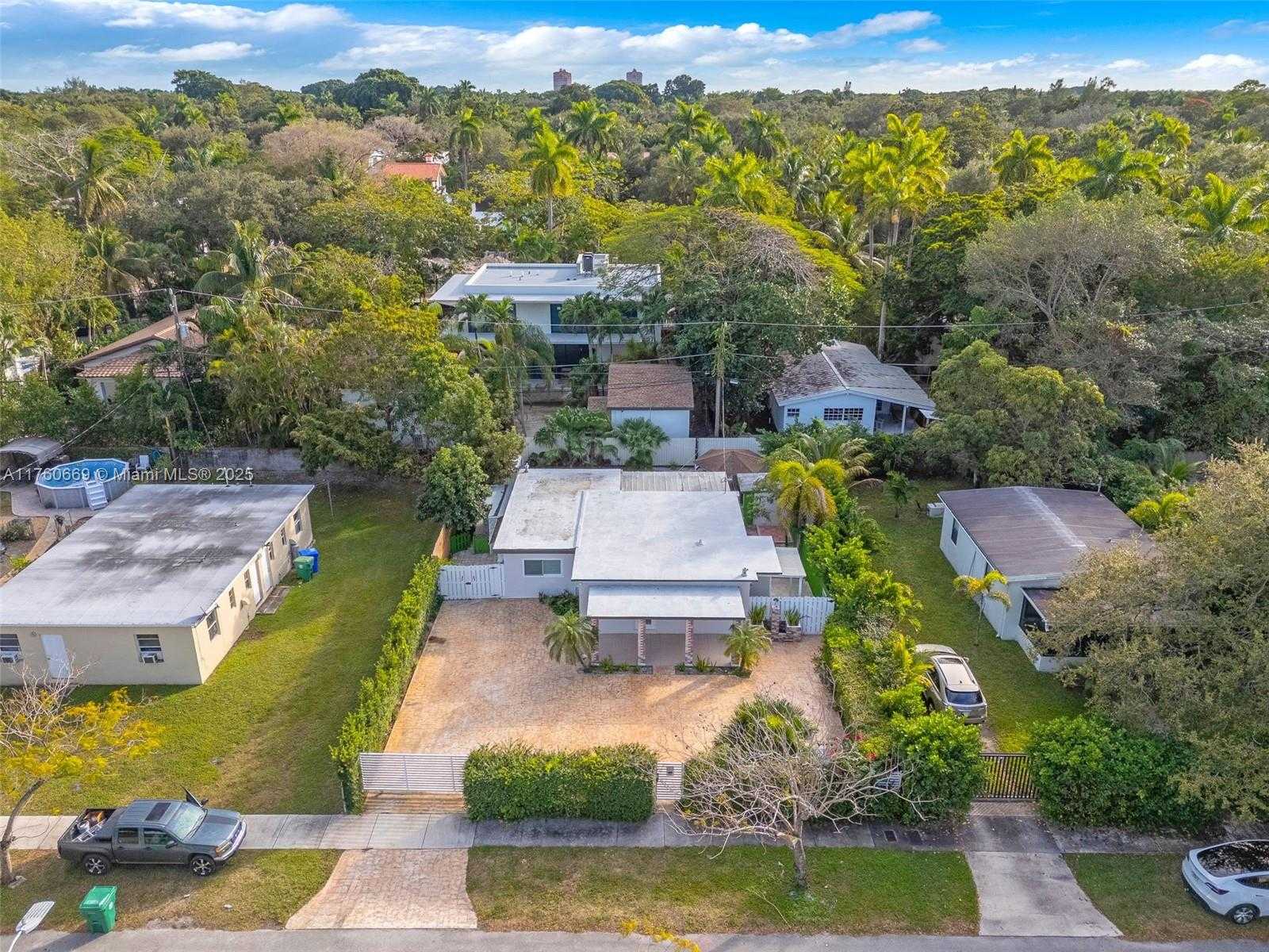 Small Image of 3800 CHARLES TER, Miami Number 36