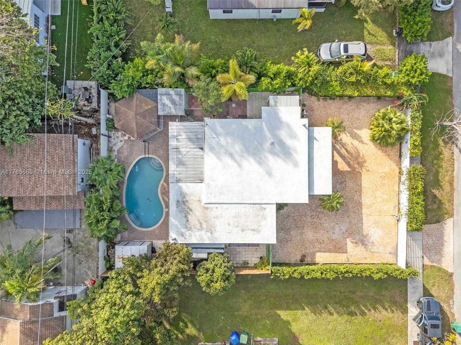 Small Image of 3800 CHARLES TER, Miami Number 37
