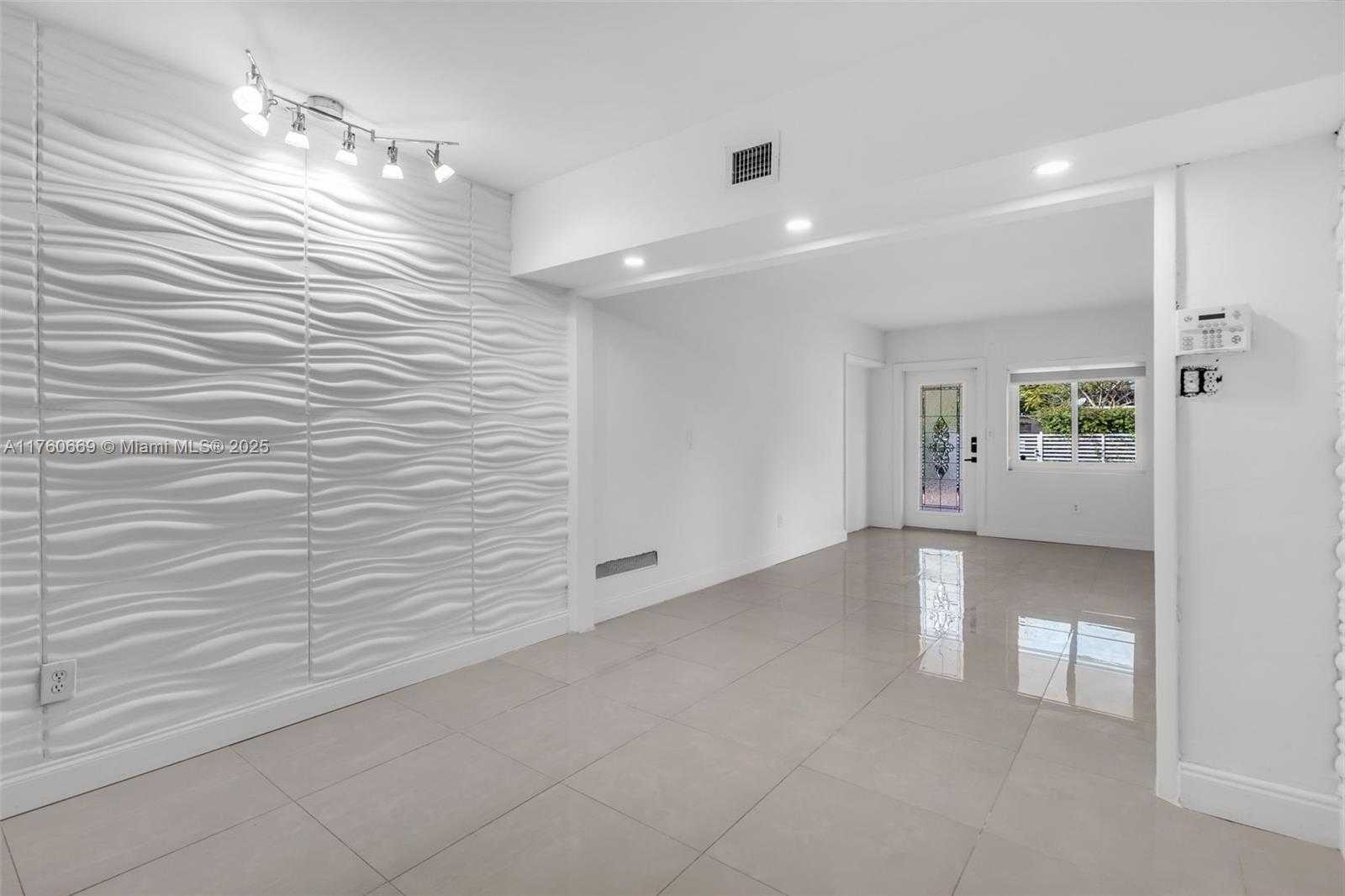 Small Image of 3800 CHARLES TER, Miami Number 9