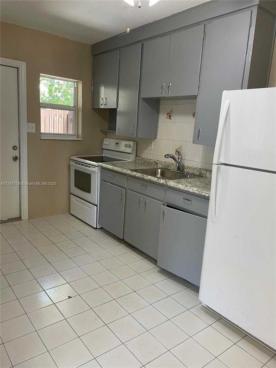 Small Image of 208 SOUTH WEST 2ND PL #2, Dania Beach Number 11