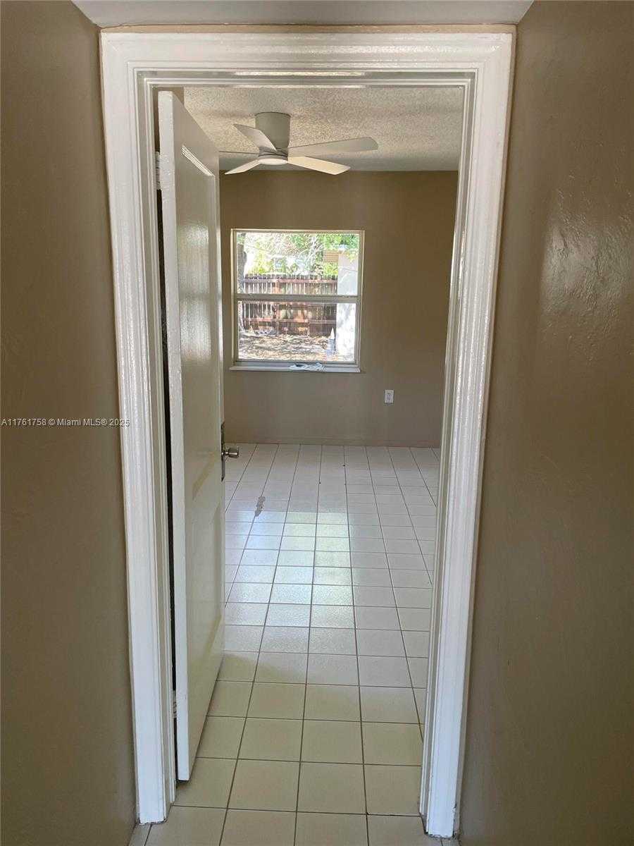 Small Image of 208 SOUTH WEST 2ND PL #2, Dania Beach Number 18