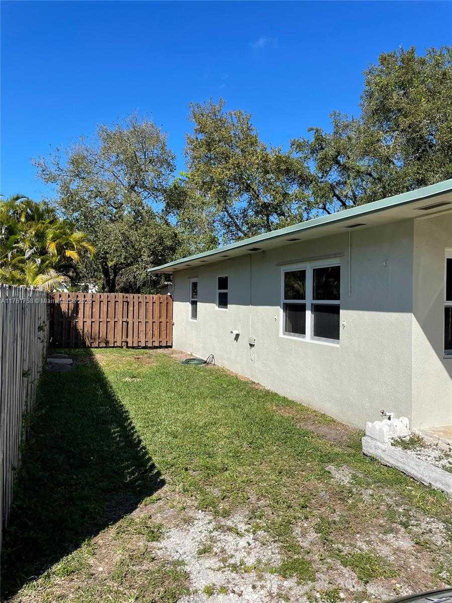 Small Image of 208 SOUTH WEST 2ND PL #2, Dania Beach Number 2