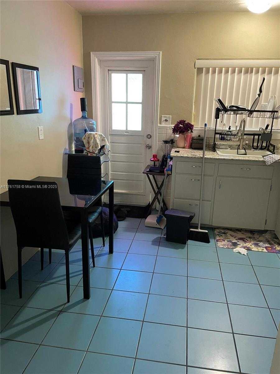 Small Image of 208 SOUTH WEST 2ND PL #2, Dania Beach Number 24