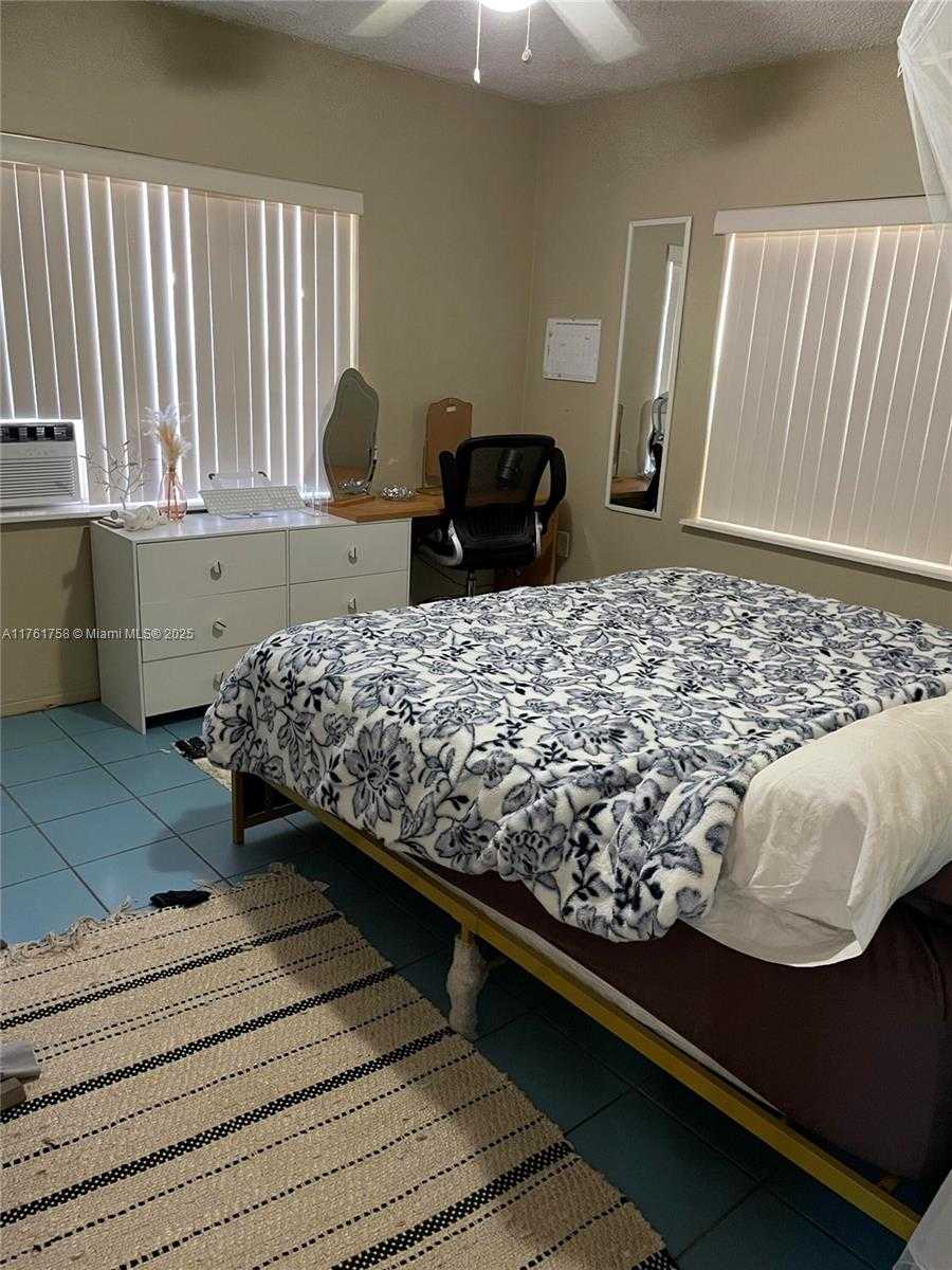 Small Image of 208 SOUTH WEST 2ND PL #2, Dania Beach Number 27