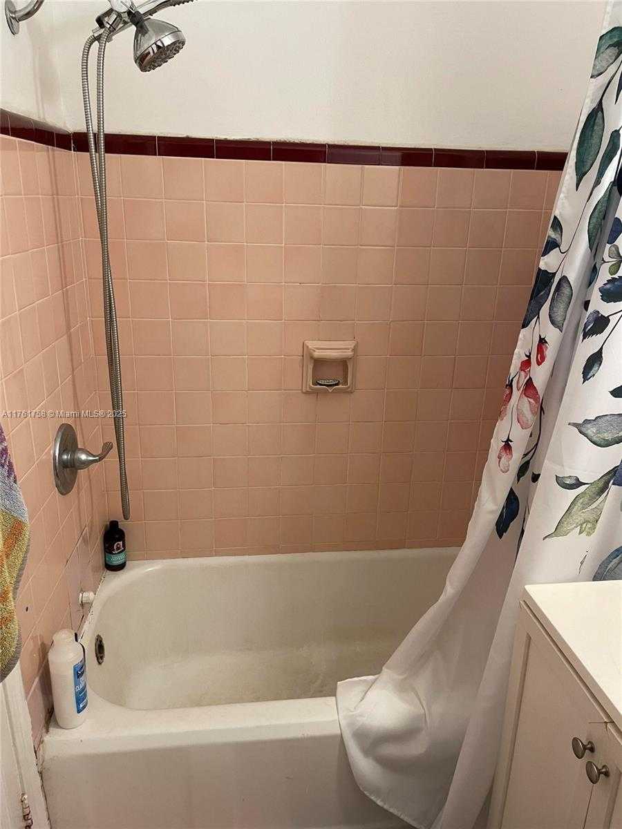 Small Image of 208 SOUTH WEST 2ND PL #2, Dania Beach Number 28