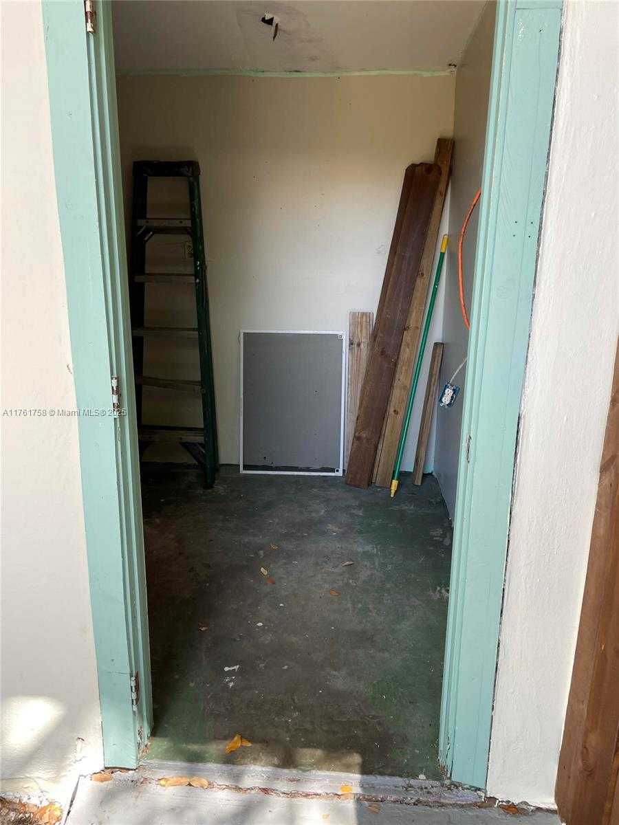 Small Image of 208 SOUTH WEST 2ND PL #2, Dania Beach Number 29