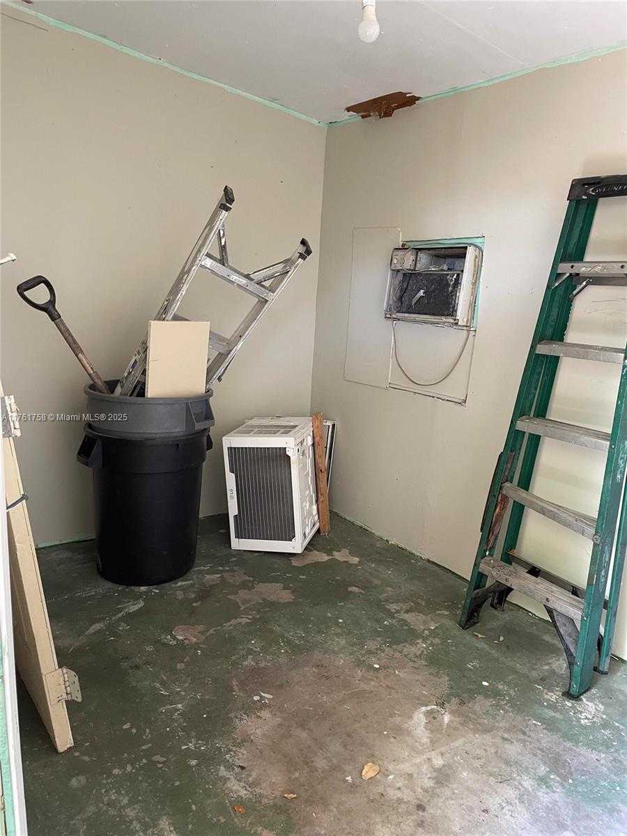 Small Image of 208 SOUTH WEST 2ND PL #2, Dania Beach Number 30