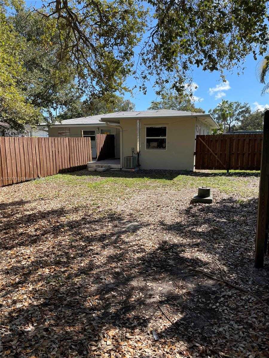 Small Image of 208 SOUTH WEST 2ND PL #2, Dania Beach Number 4