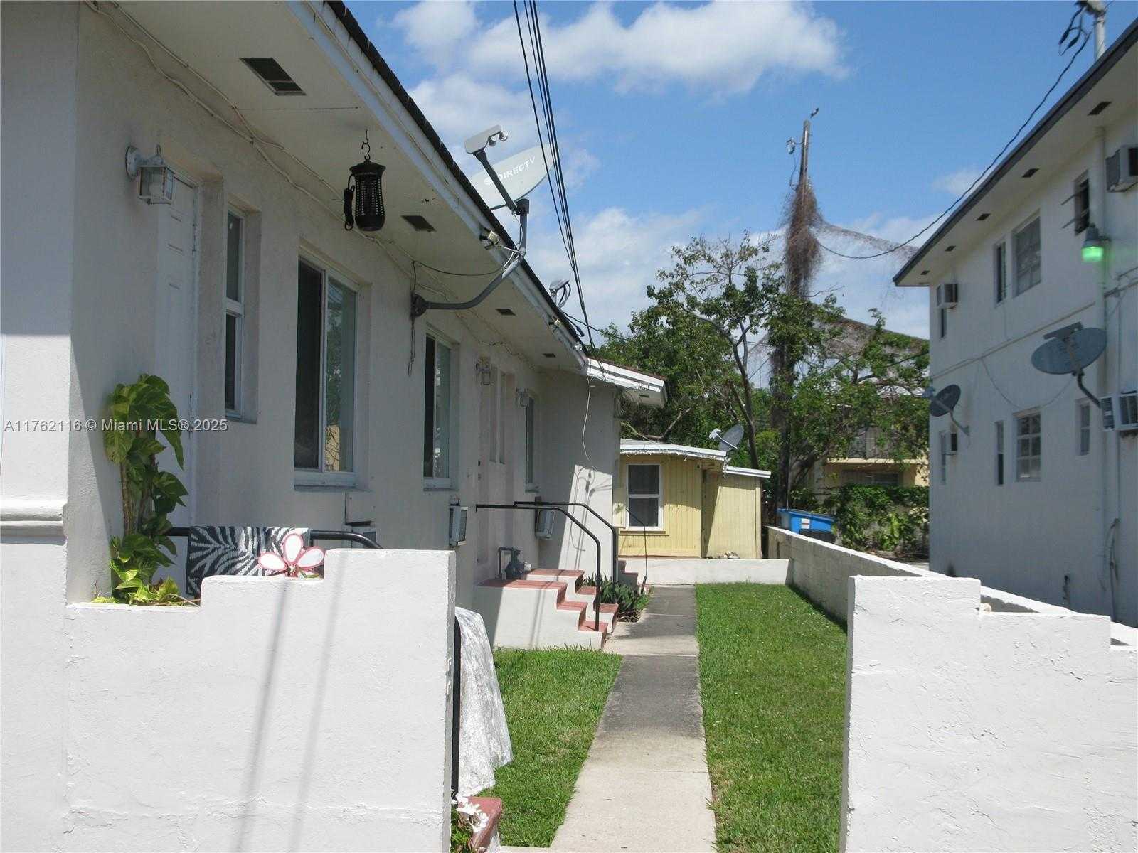 Small Image of 621 SOUTH WEST 10TH ST #5, Miami Number 5