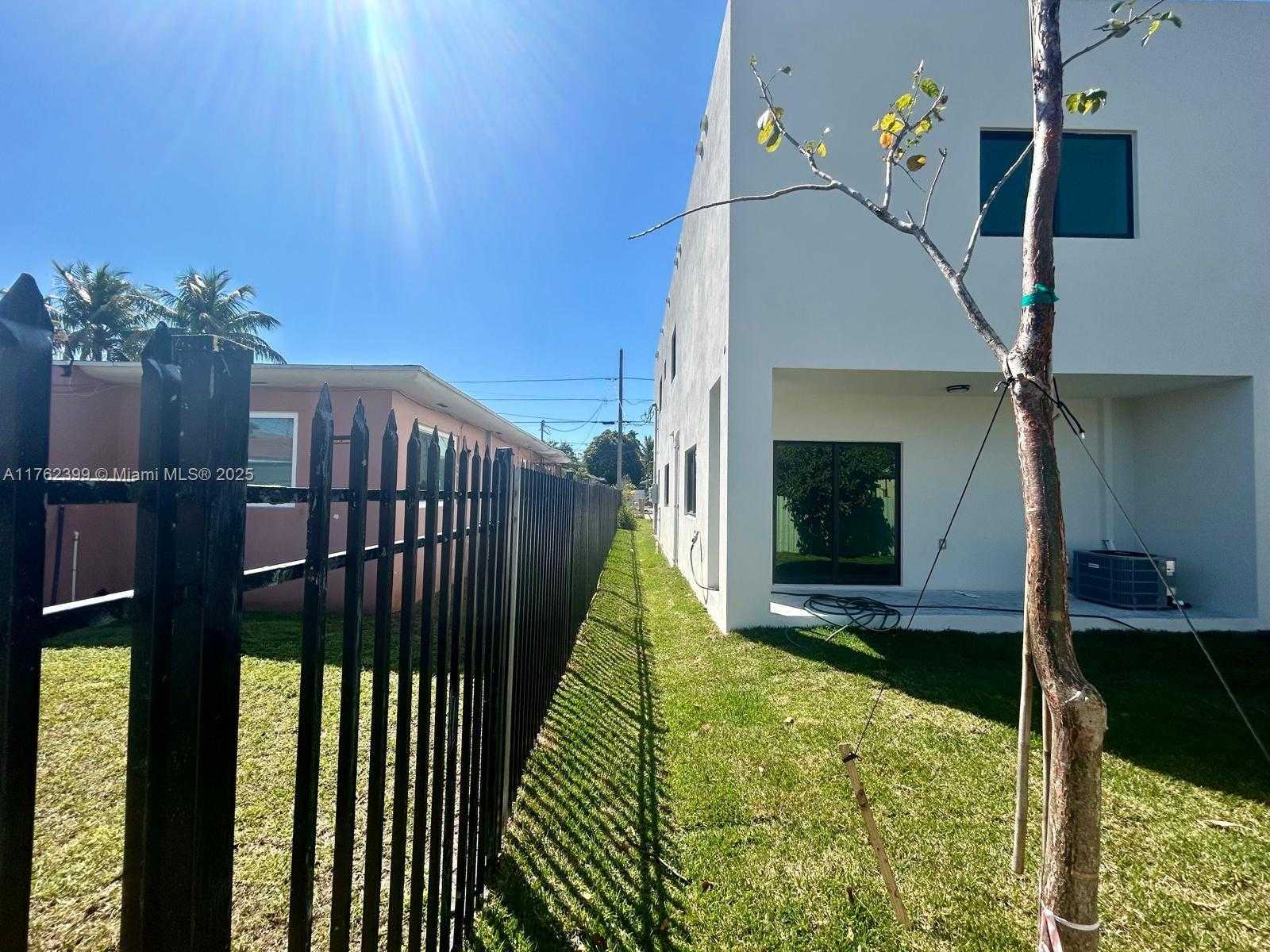 Small Image of 1121 NORTH WEST 25TH ST #2, Miami Number 28