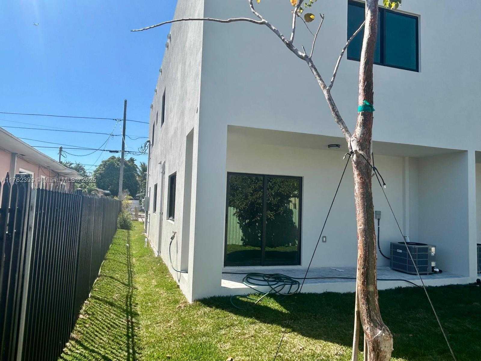 Small Image of 1121 NORTH WEST 25TH ST #2, Miami Number 29