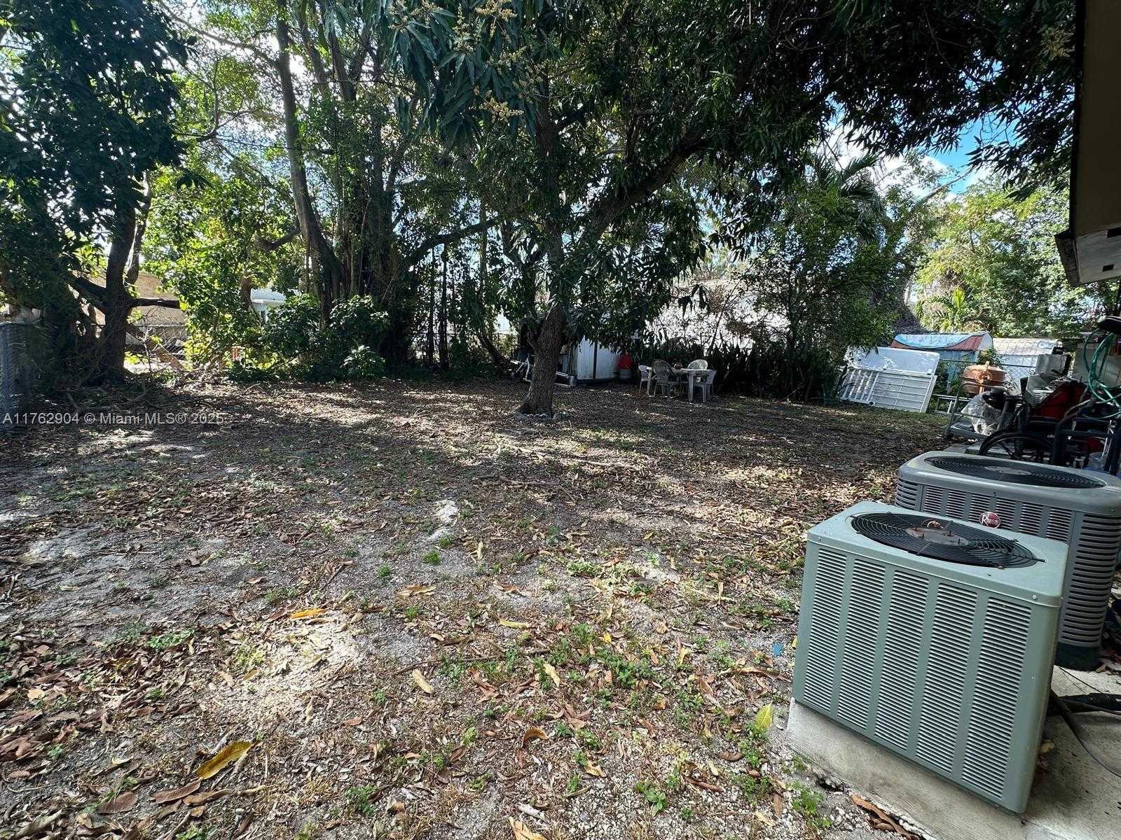 Small Image of 420 NORTH WEST 32ND ST, Miami Number 4