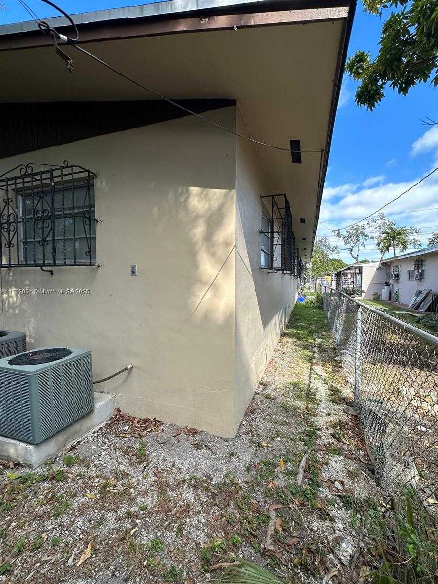 Small Image of 420 NORTH WEST 32ND ST, Miami Number 5