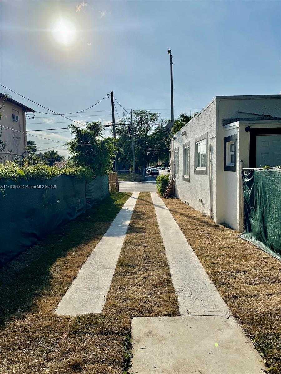 Small Image of 929 SOUTH WEST 12TH AVE, Miami Number 30