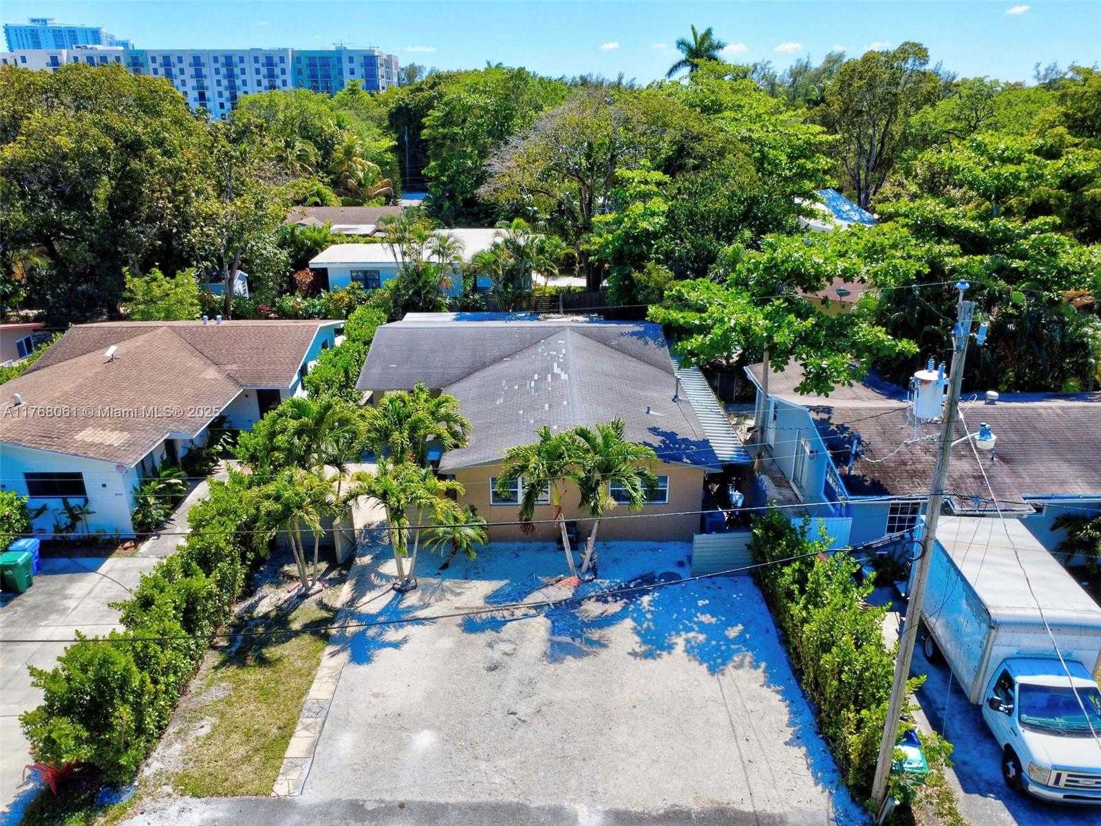Small Image of 2470 NORTH EAST 182ND TER #2, North Miami Beach Number 32