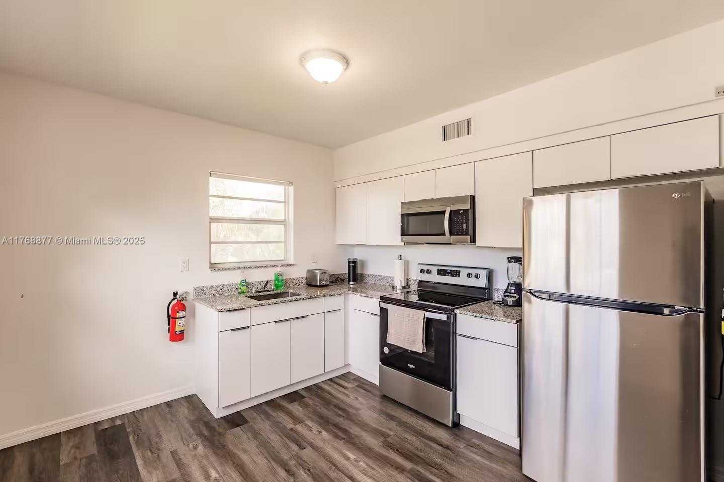 Small Image of 18825 ATLANTIC BLVD, Sunny Isles Beach Number 10