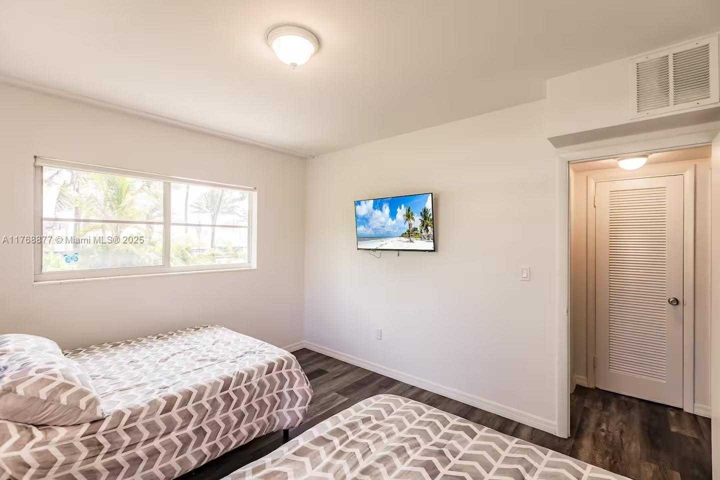 Small Image of 18825 ATLANTIC BLVD, Sunny Isles Beach Number 12