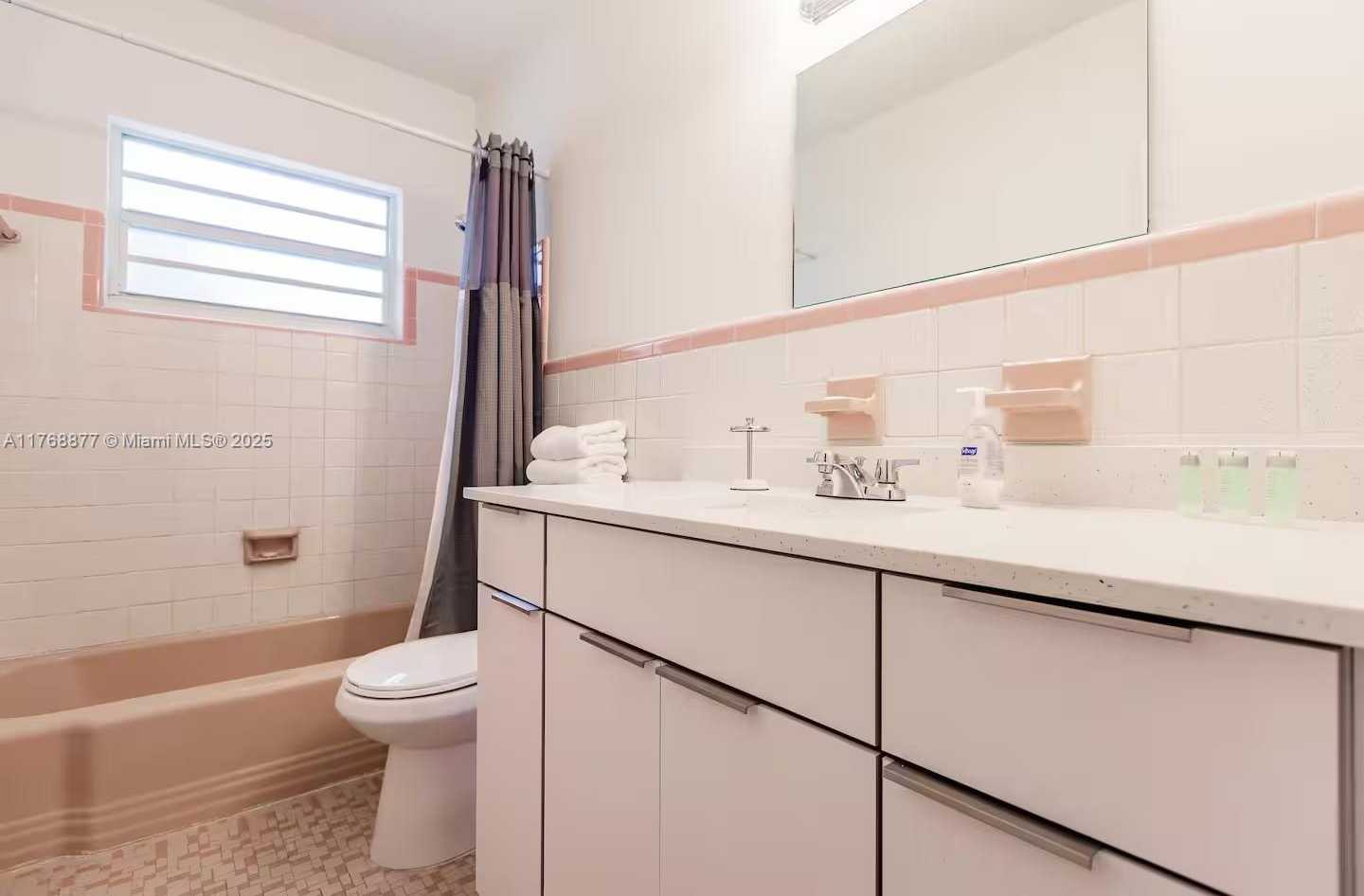 Small Image of 18825 ATLANTIC BLVD, Sunny Isles Beach Number 13