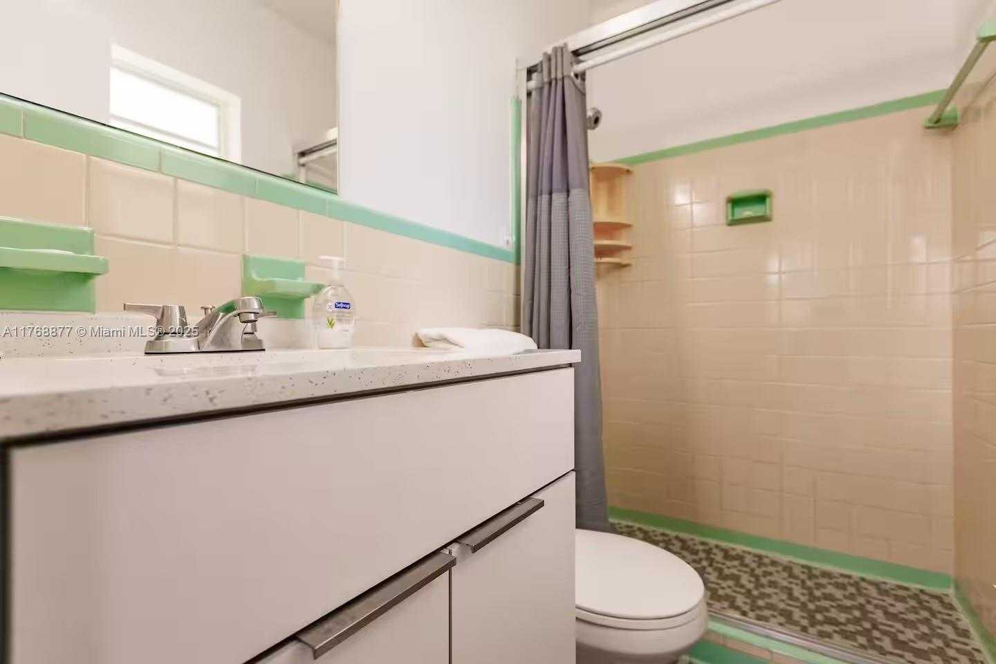 Small Image of 18825 ATLANTIC BLVD, Sunny Isles Beach Number 14