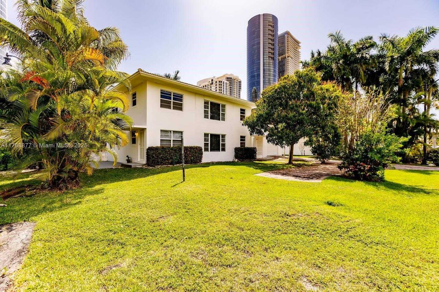 Small Image of 18825 ATLANTIC BLVD, Sunny Isles Beach Number 6