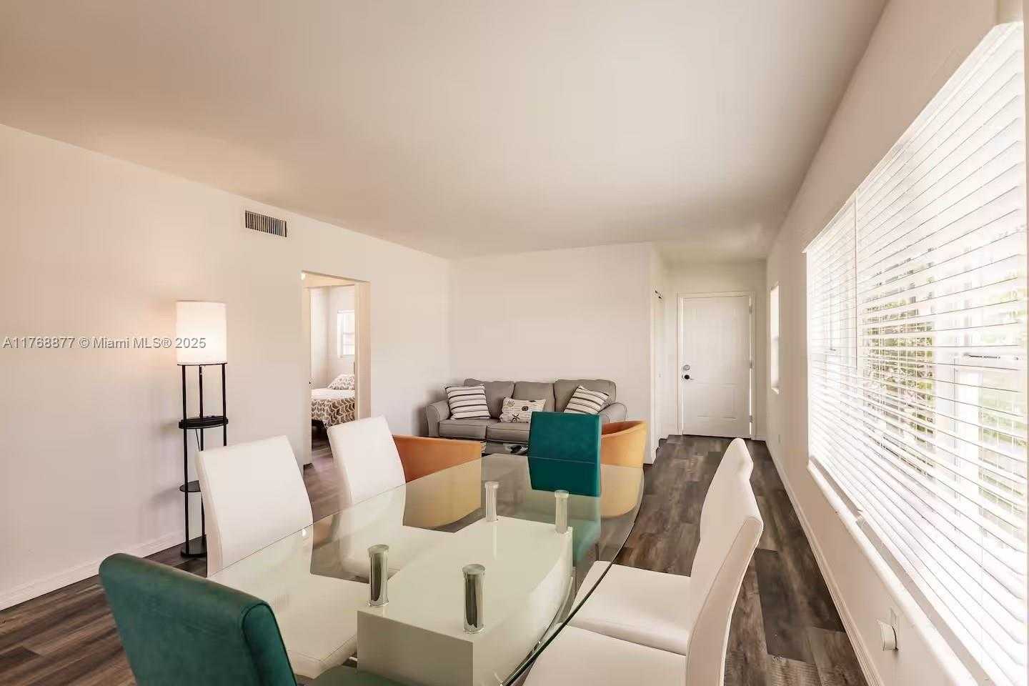 Small Image of 18825 ATLANTIC BLVD, Sunny Isles Beach Number 7